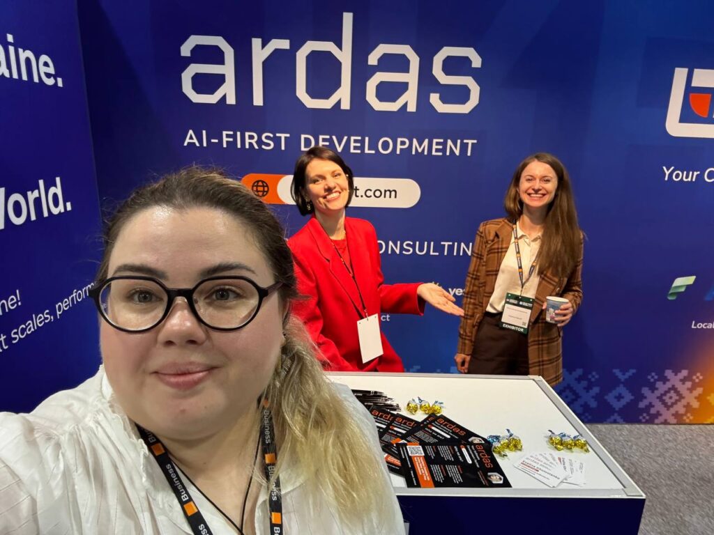 Учасниці Ardas, зокрема Ксенія Резніченко, біля стенду компанії на Oslo Tech Show