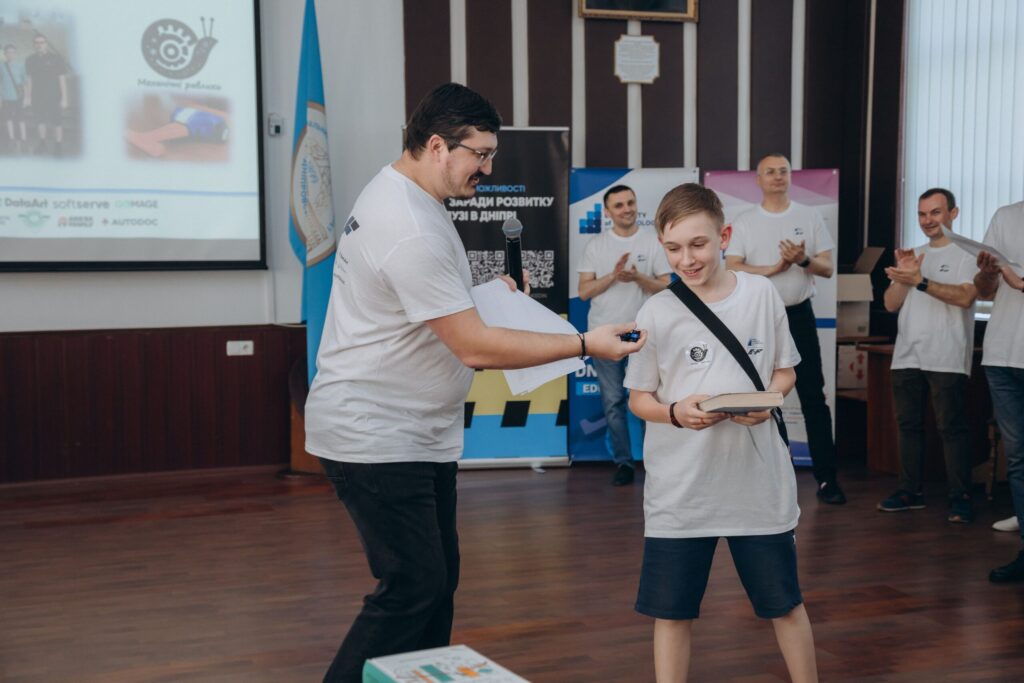 Фінальна церемонія E‑Formula Dniprotech 3.0 — вручення нагород учасникам проєкту.