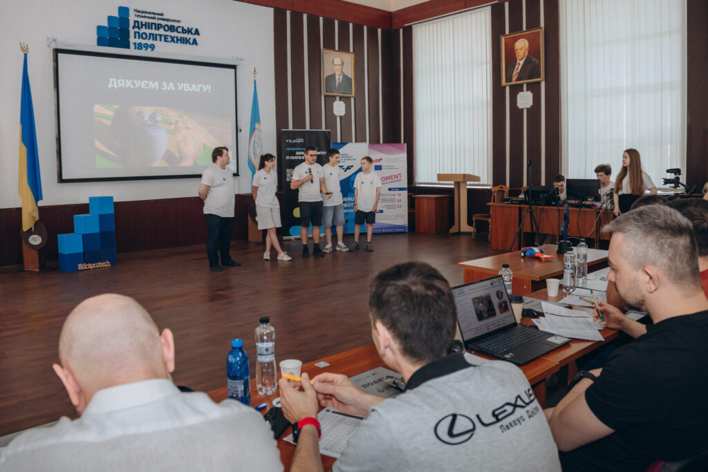 Фінальна презентація команд перед журі на E-Formula DniproTech 3.0