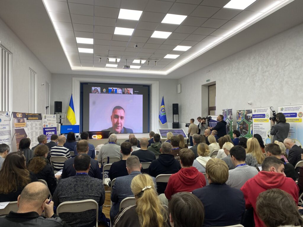 IT Dnipro Community про дискусію учасників Digital Innovation Forum 2025 у Полтаві