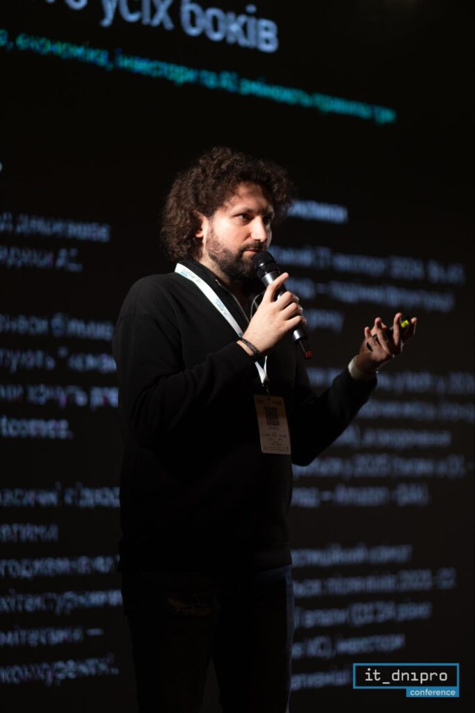Доповідь спікера IT Dnipro Conference 2025 під час технічної секції конференції.