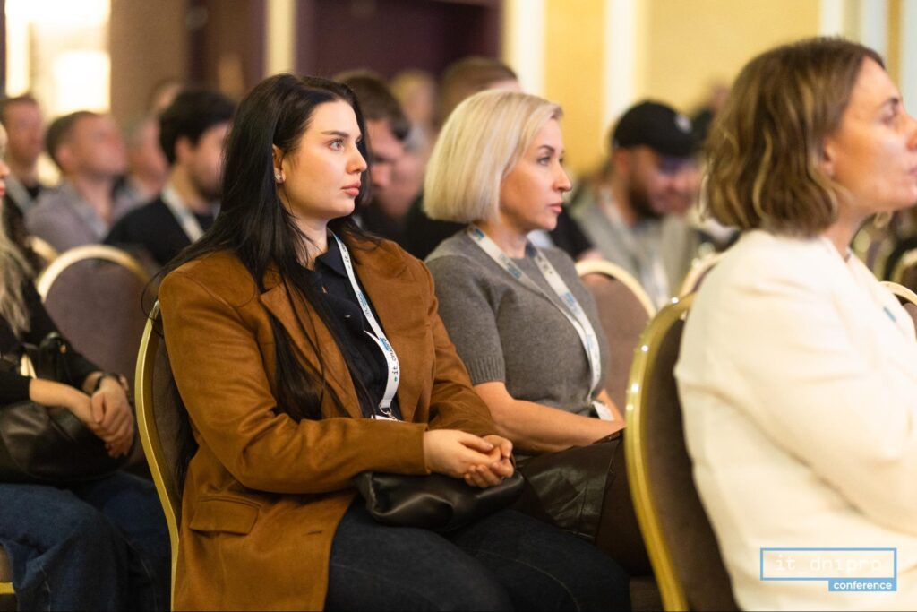 Учасники IT Dnipro Conference 2025 під час пленарної частини конференції