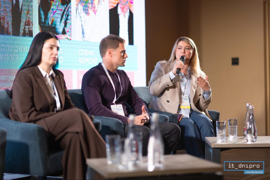 Панельна дискусія IT Dnipro Conference 2025 про розвиток ІТ-екосистеми та економічний вплив галузі.